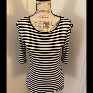 EUC Cable & Gauge Cut-out Sleeve Top size medium